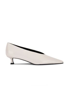 NWB Tony Bianco Cherry Pump in “Dove”